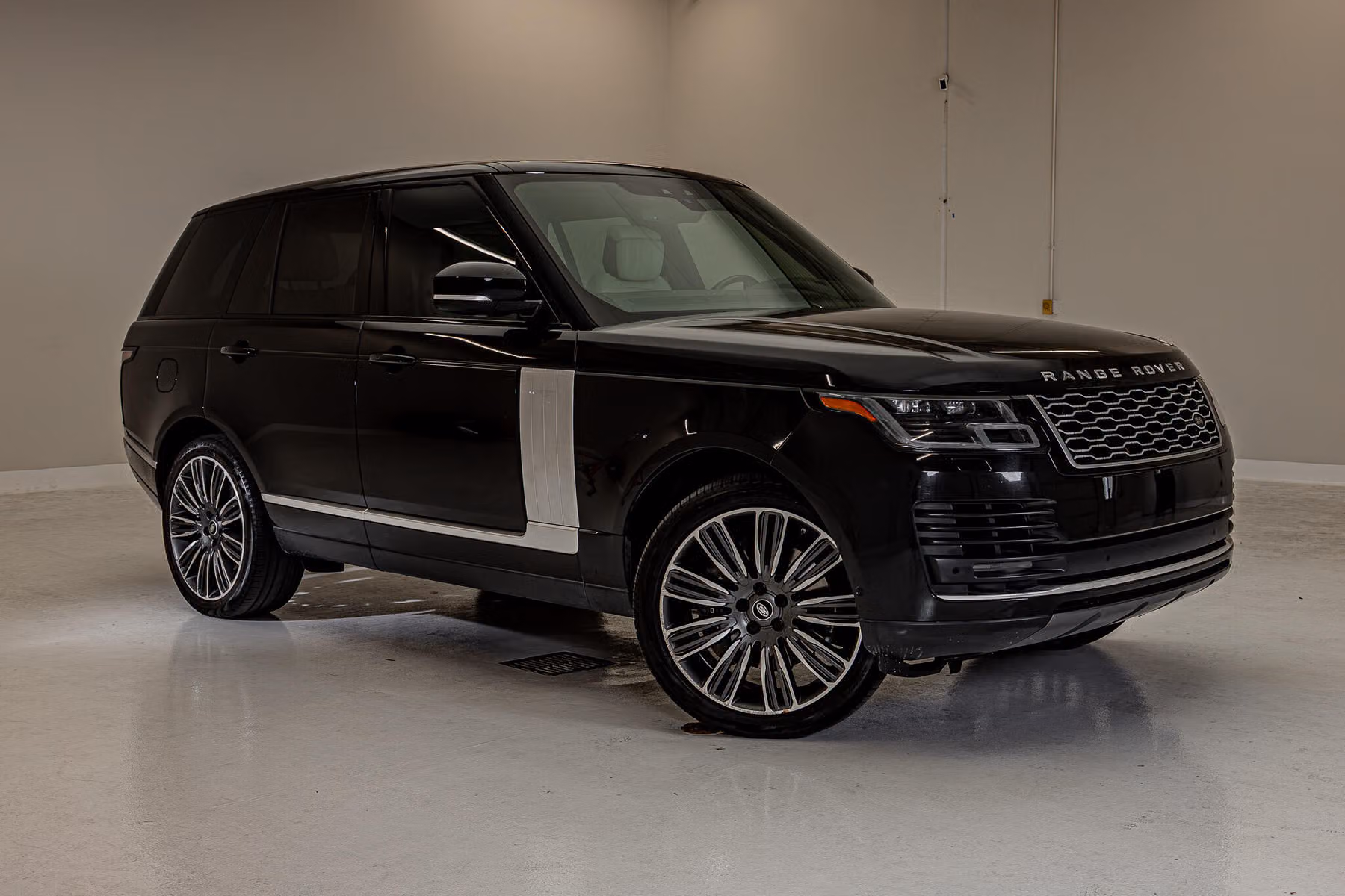 2020 Land Rover Range Rover P525 HSE Image 1