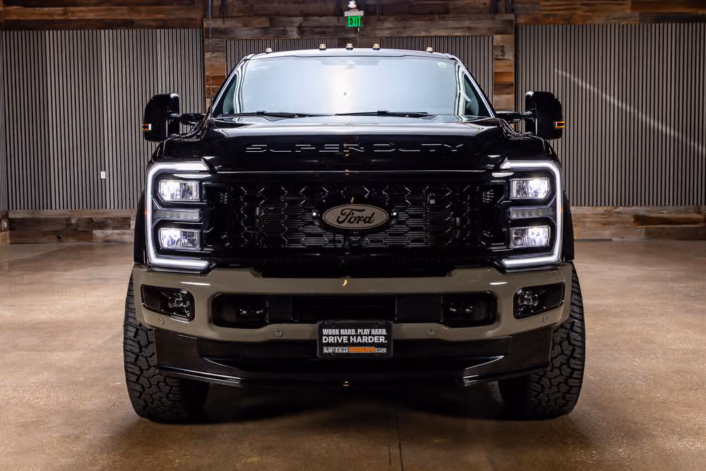 2026 Ford F-450 Super Duty King Ranch Crew Cab Image 4
