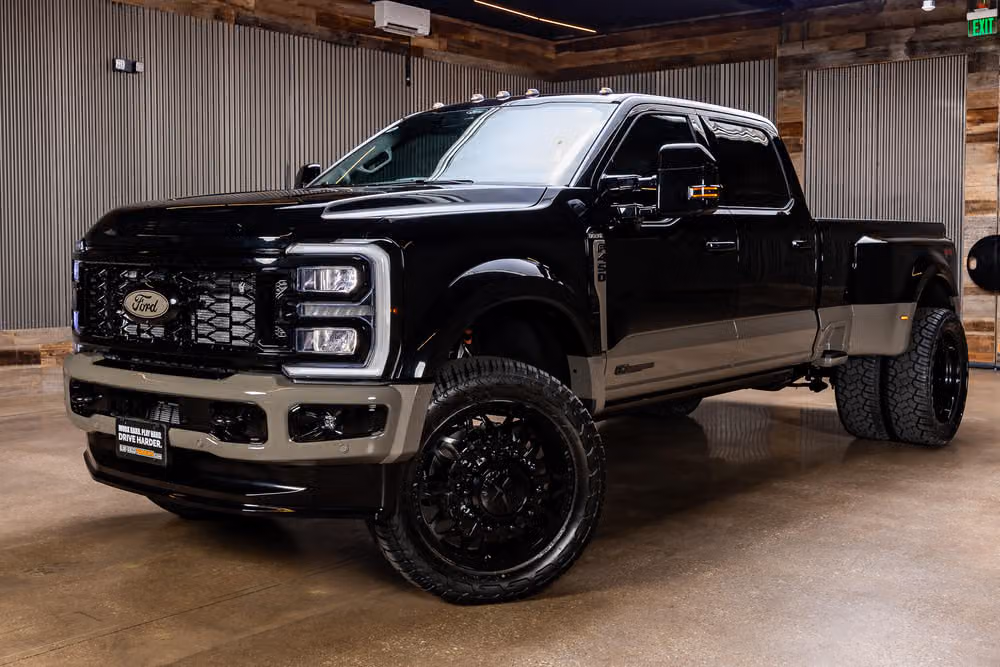 2026 Ford F-450 Super Duty King Ranch Crew Cab Image 5