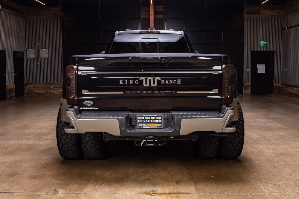 2026 Ford F-450 Super Duty King Ranch Crew Cab Image 8