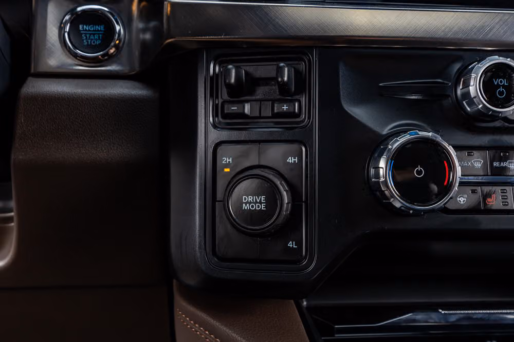 2026 Ford F-450 Super Duty King Ranch Crew Cab Image 21