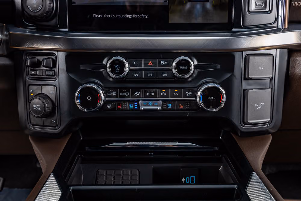 2026 Ford F-450 Super Duty King Ranch Crew Cab Image 25