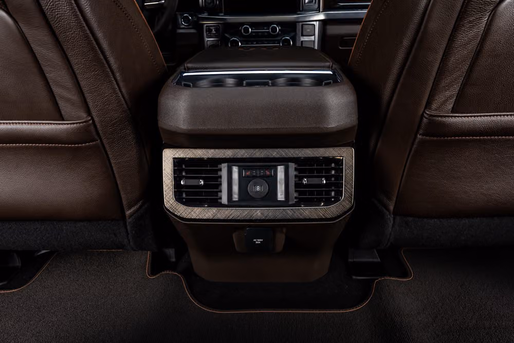 2026 Ford F-450 Super Duty King Ranch Crew Cab Image 32