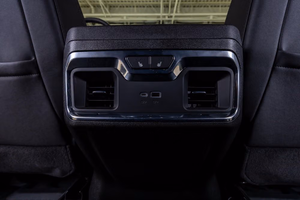 2025 Chevrolet Silverado 2500HD High Country Crew Cab Image 32