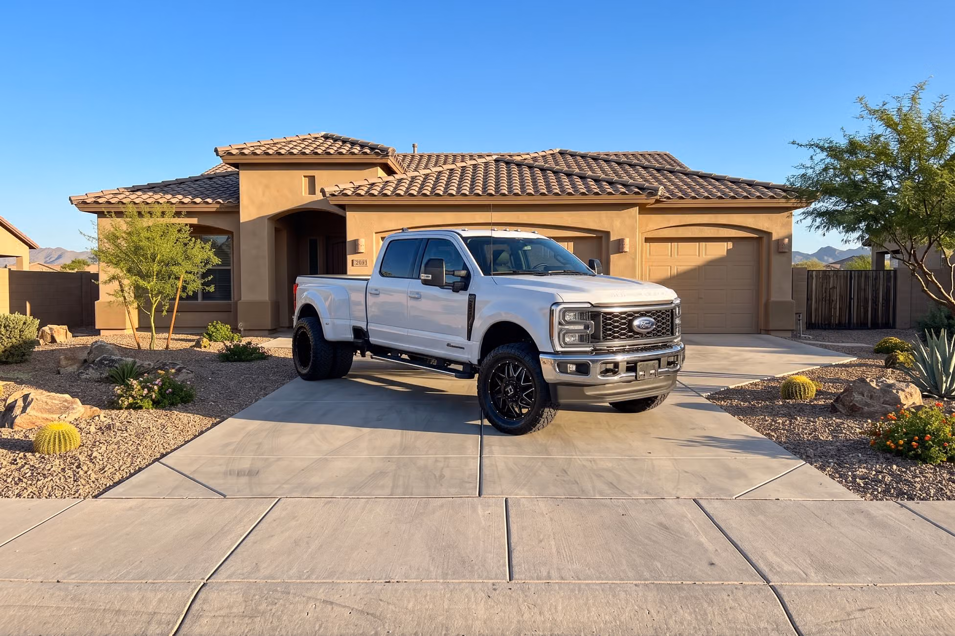 2026 Ford F-350 Super Duty Lariat Crew Cab Image 32