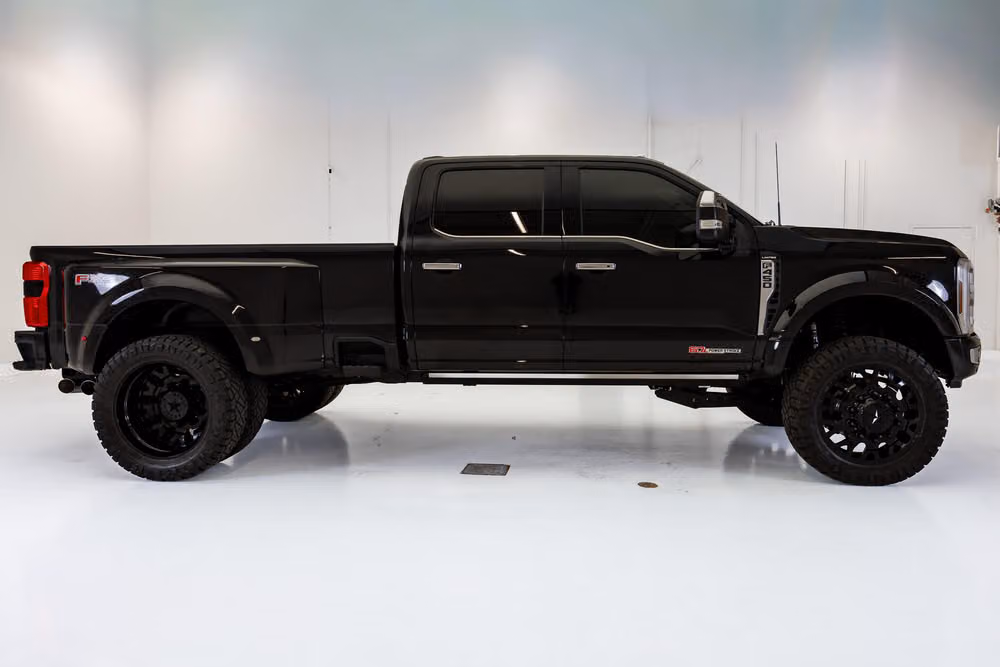 2024 Ford F-450 Super Duty Limited Crew Cab Image 10
