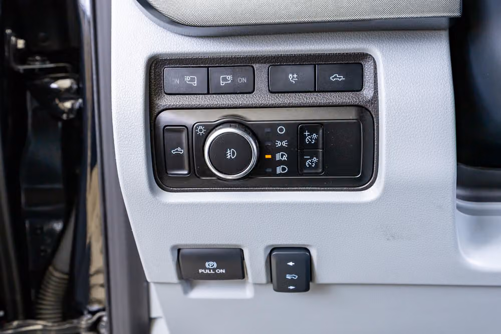 2024 Ford F-450 Super Duty Limited Crew Cab Image 18