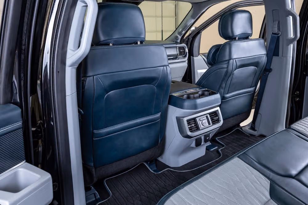 2024 Ford F-450 Super Duty Limited Crew Cab Image 32
