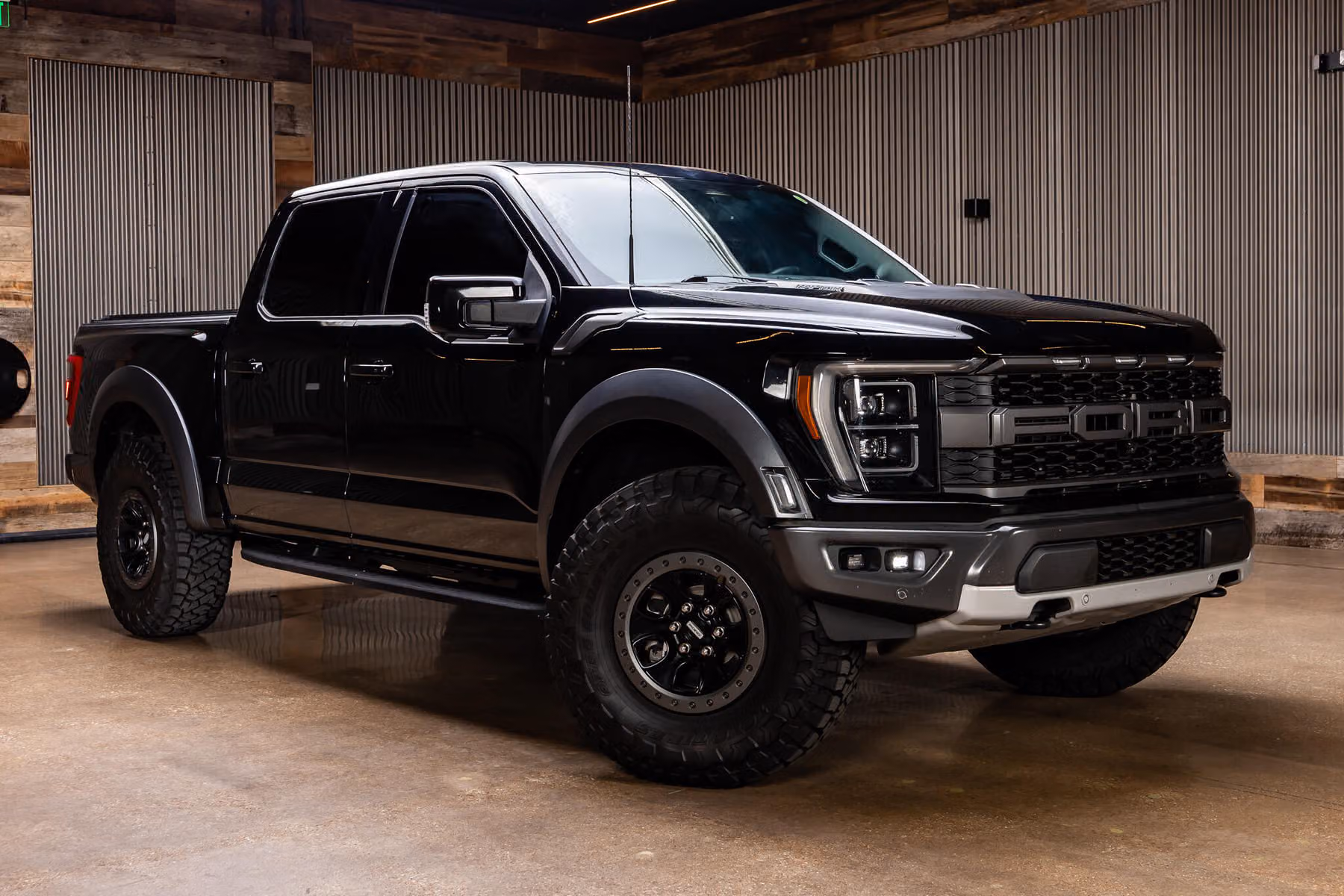2022 Ford F-150 Raptor SuperCrew Image 1