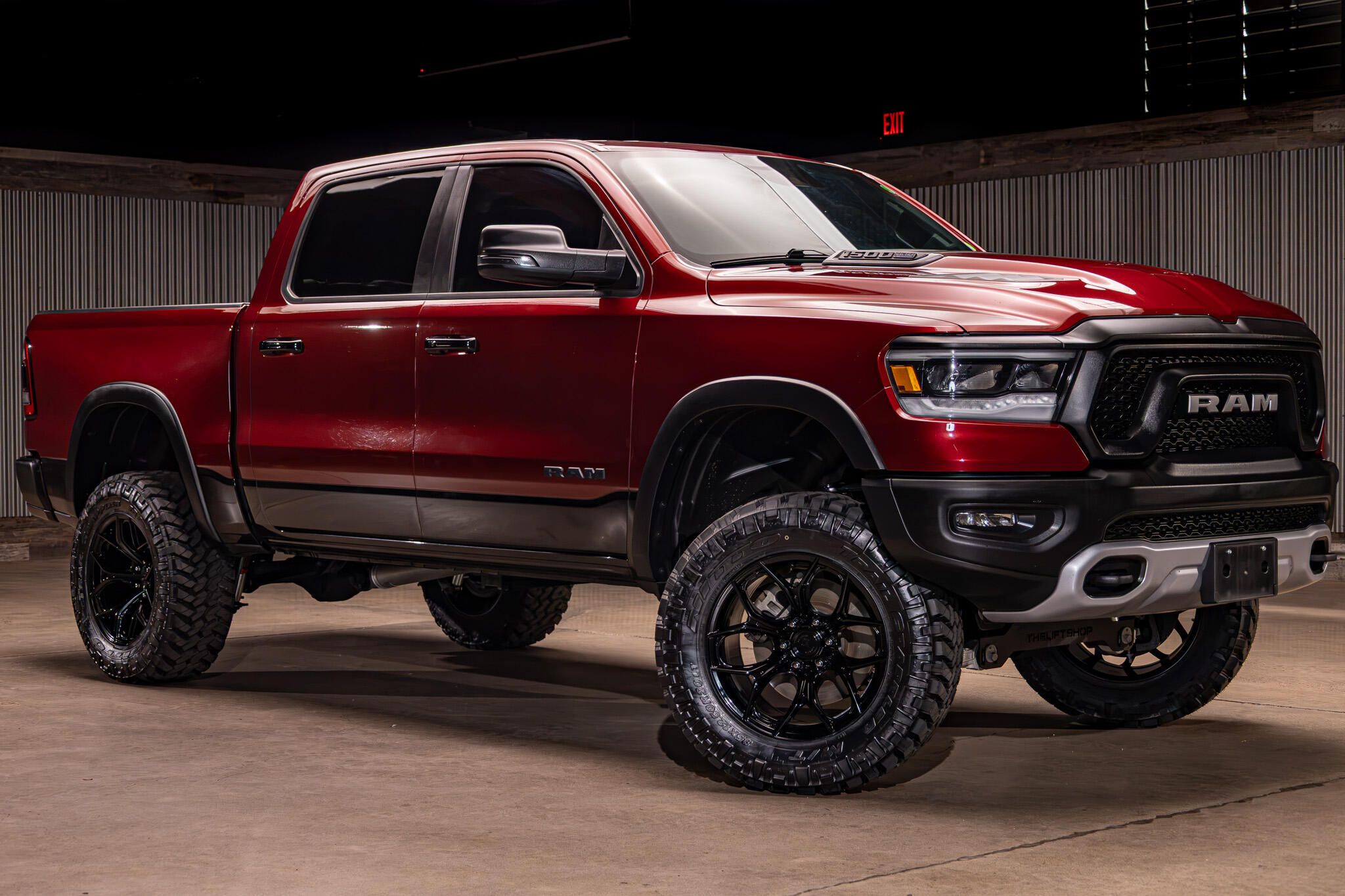 Delmonico Red Pearl Coat/Diamond Black Crystal Pea 2023 RAM 1500 Pickup Truck Four-Wheel Drive Automatic