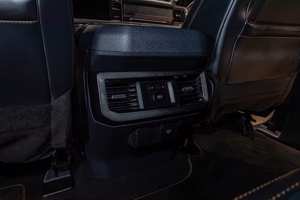 2023 Ford F-450 Super Duty Platinum Crew Cab Image 24