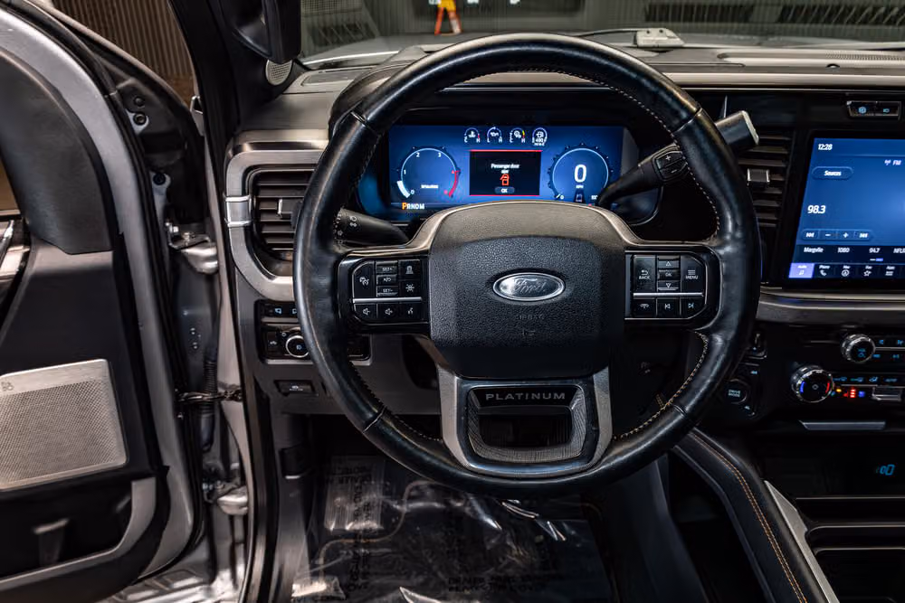 2023 Ford F-450 Super Duty Platinum Crew Cab Image 15