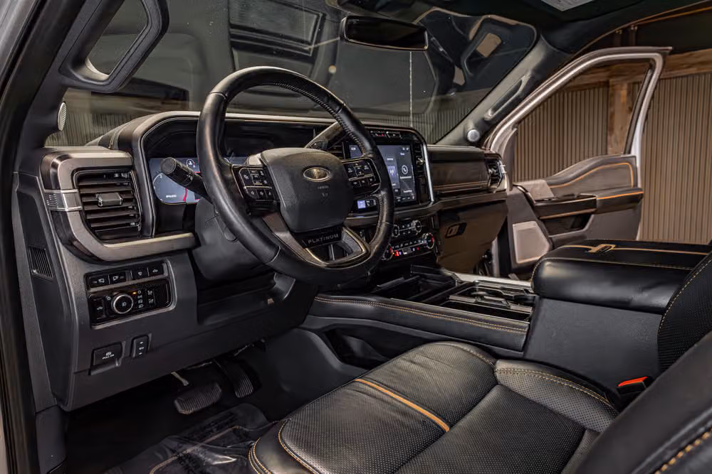 2023 Ford F-450 Super Duty Platinum Crew Cab Image 13