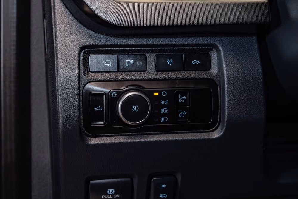 2023 Ford F-450 Super Duty Platinum Crew Cab Image 17