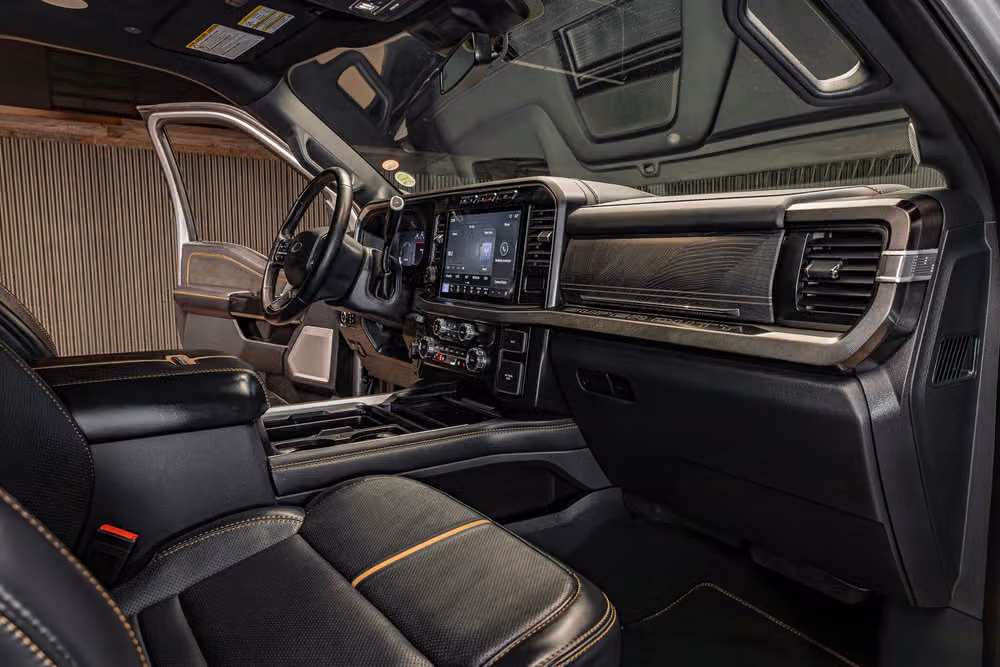2023 Ford F-450 Super Duty Platinum Crew Cab Image 16