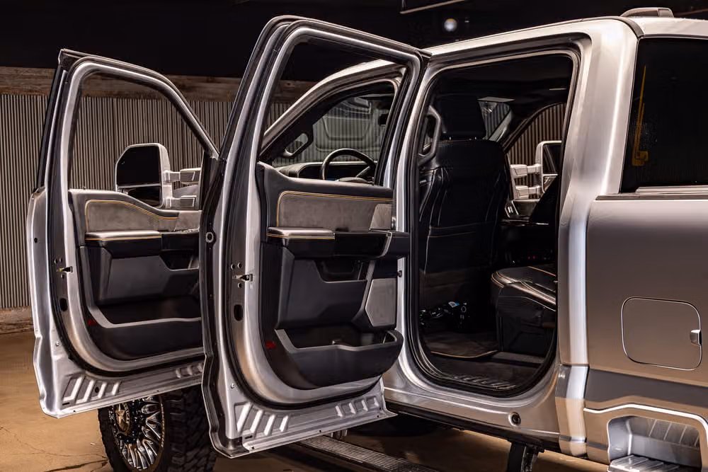 2023 Ford F-450 Super Duty Platinum Crew Cab Image 29