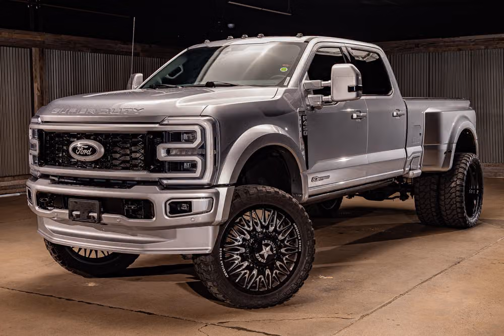 2023 Ford F-450 Super Duty Platinum Crew Cab Image 4