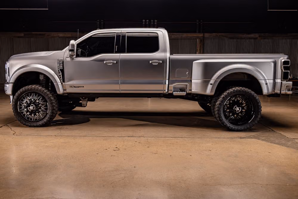 2023 Ford F-450 Super Duty Platinum Crew Cab Image 5