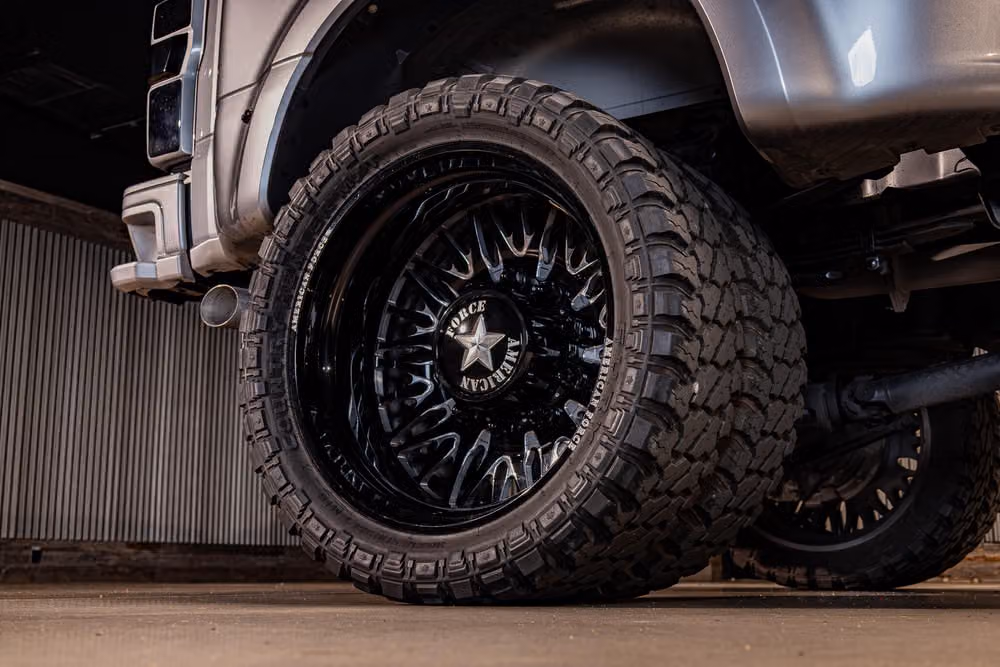 2023 Ford F-450 Super Duty Platinum Crew Cab Image 11