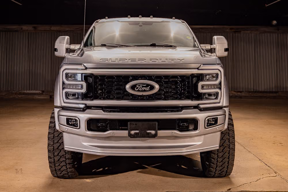 2023 Ford F-450 Super Duty Platinum Crew Cab Image 3