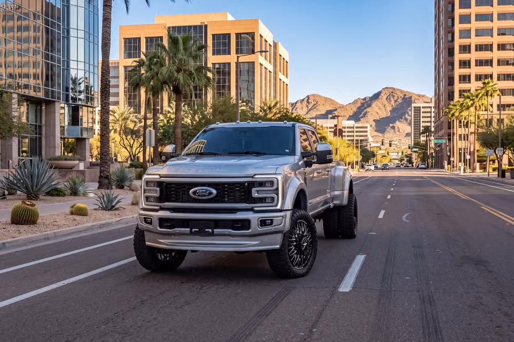 2023 Ford F-450 Super Duty Platinum Crew Cab Image 34