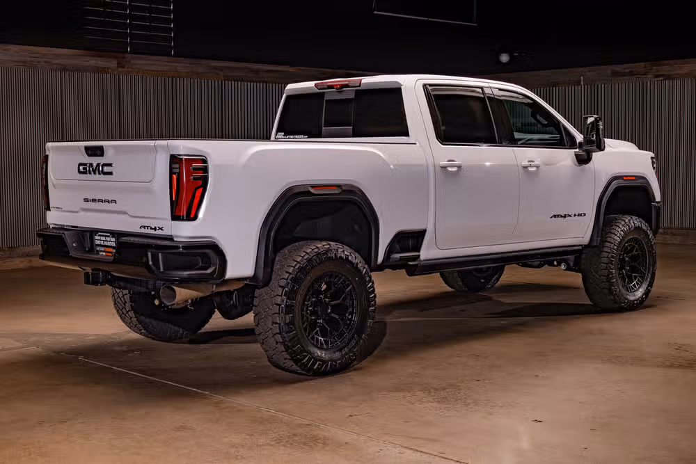 2024 GMC Sierra 2500HD AT4X Crew Cab Image 10
