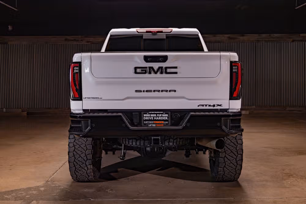 2024 GMC Sierra 2500HD AT4X Crew Cab Image 8