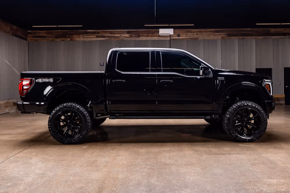 2025 Ford F-150 Lariat SuperCrew Image 11