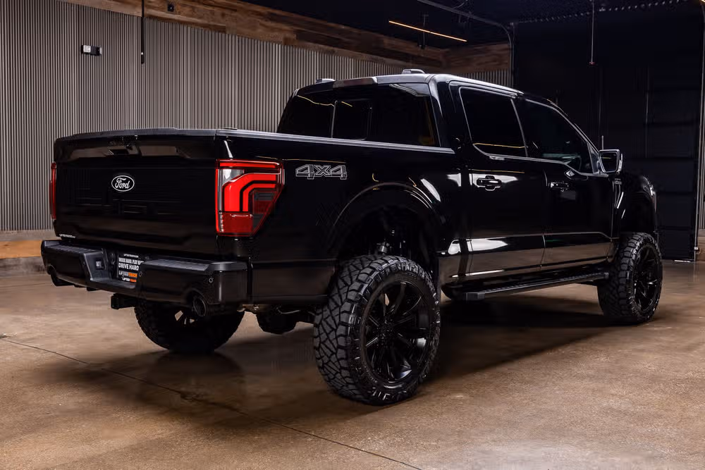 2025 Ford F-150 Lariat SuperCrew Image 10