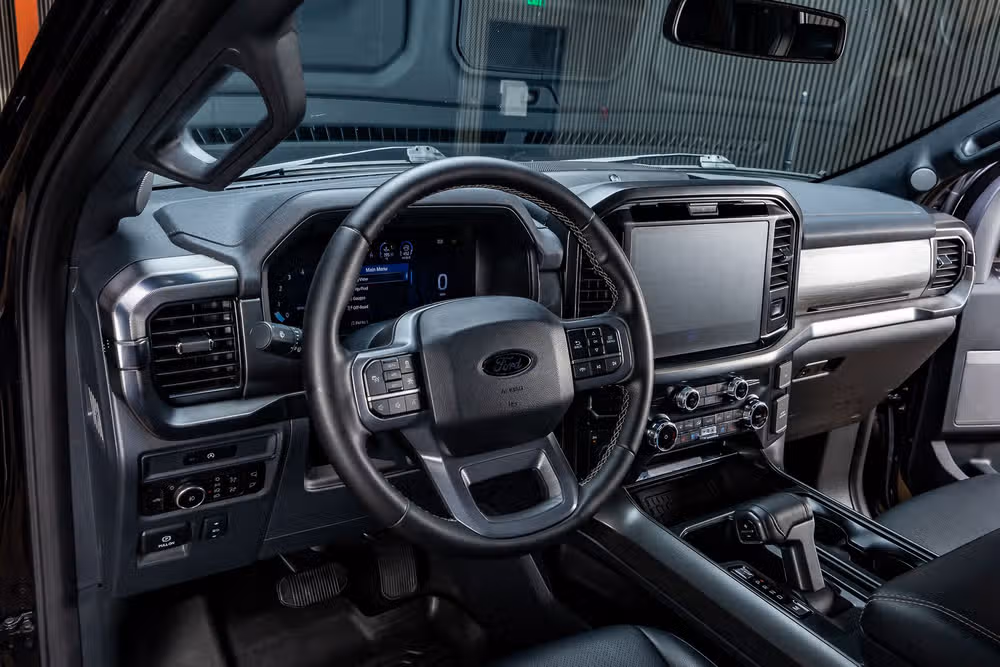 2025 Ford F-150 Lariat SuperCrew Image 17