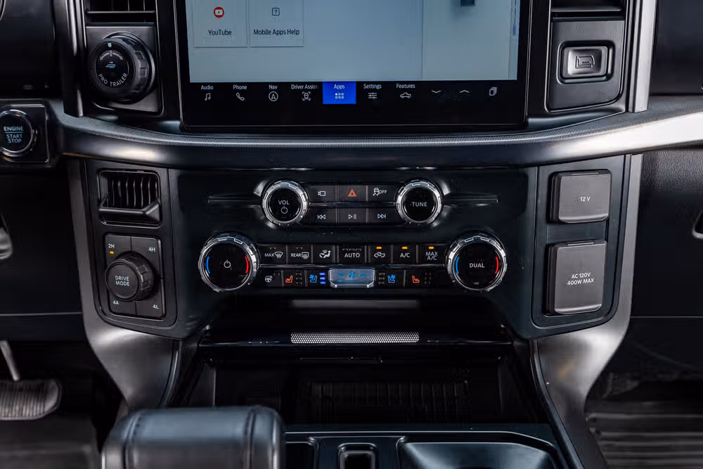 2025 Ford F-150 Lariat SuperCrew Image 28