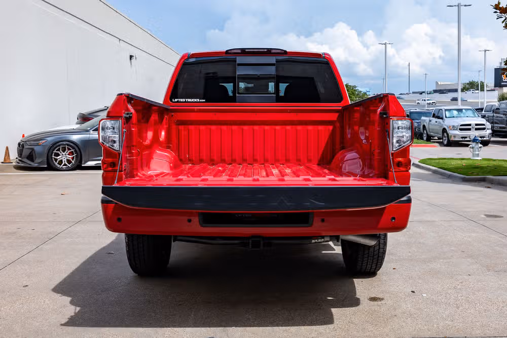 2020 Nissan Titan SV Crew Cab Image 8