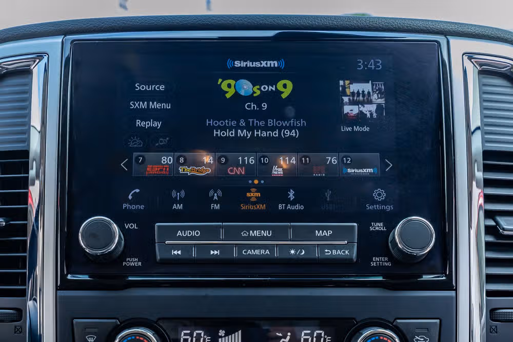 2020 Nissan Titan SV Crew Cab Image 25