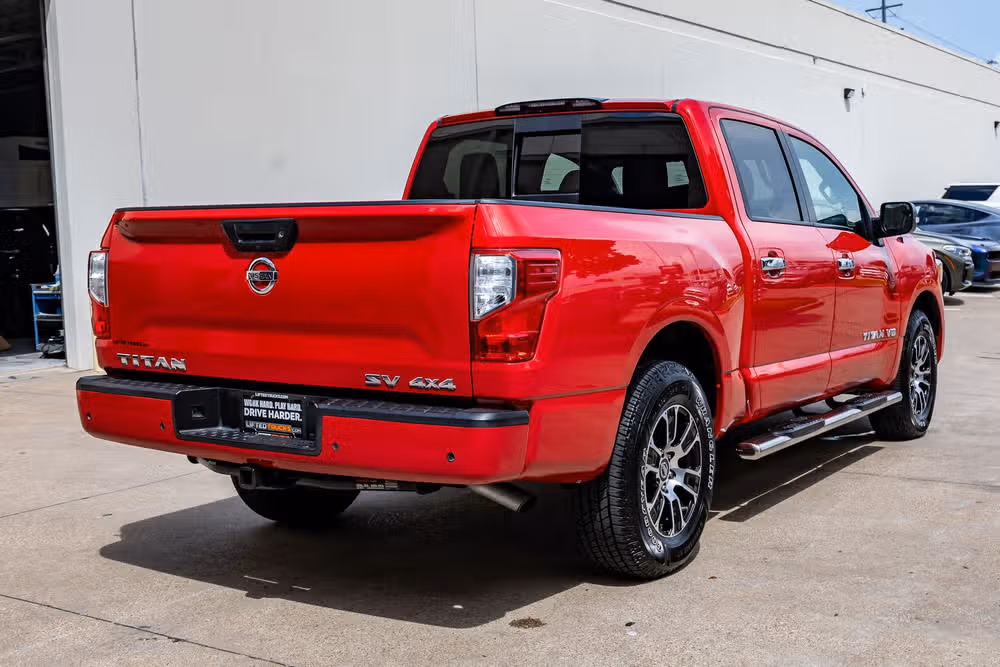 2020 Nissan Titan SV Crew Cab Image 9
