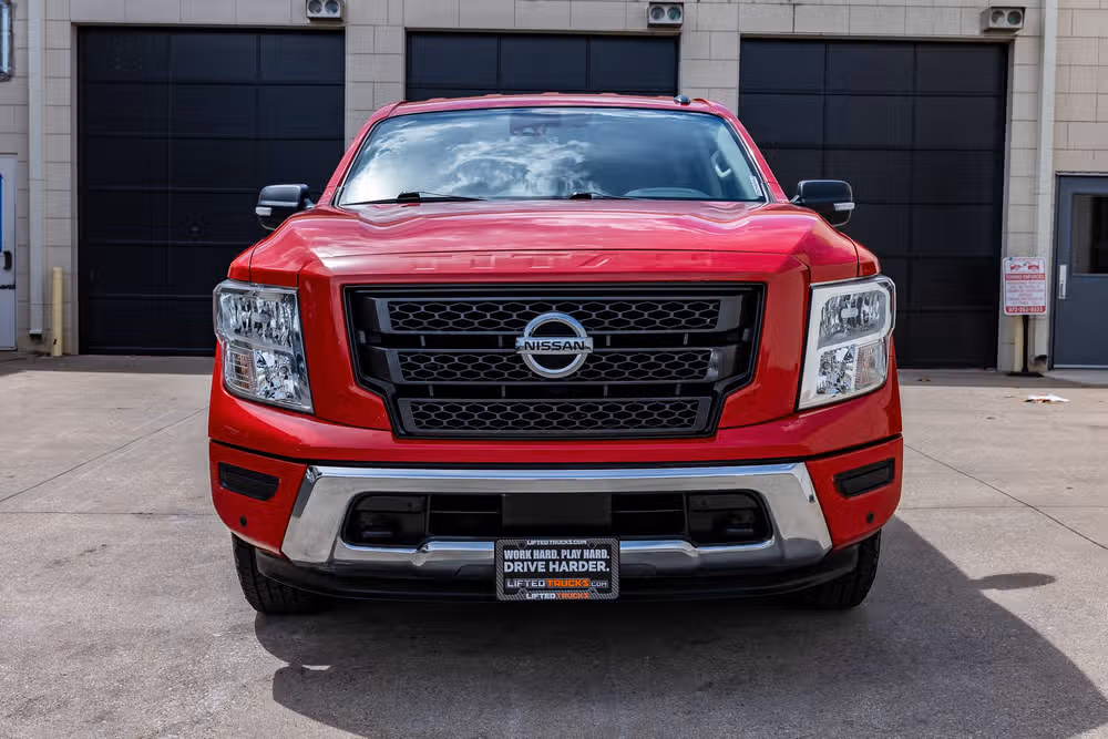 2020 Nissan Titan SV Crew Cab Image 2