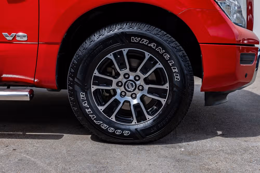 2020 Nissan Titan SV Crew Cab Image 11