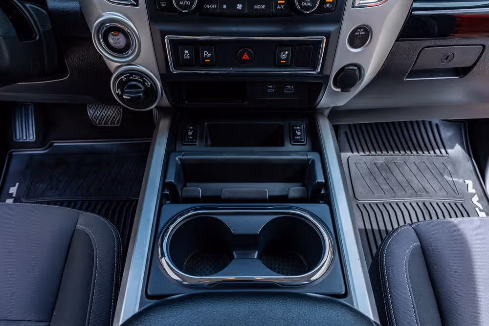 2020 Nissan Titan SV Crew Cab Image 28
