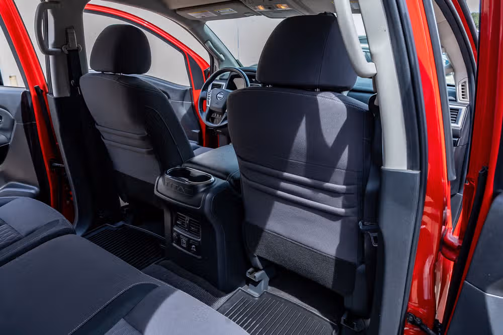 2020 Nissan Titan SV Crew Cab Image 32