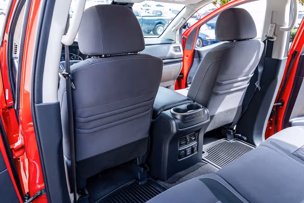 2020 Nissan Titan SV Crew Cab Image 34