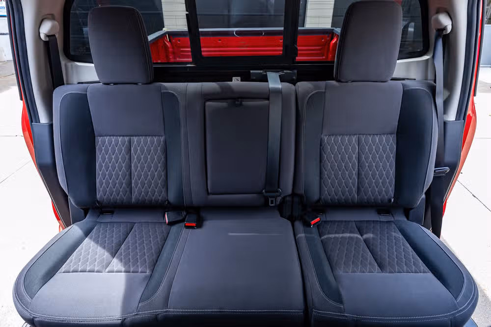 2020 Nissan Titan SV Crew Cab Image 35