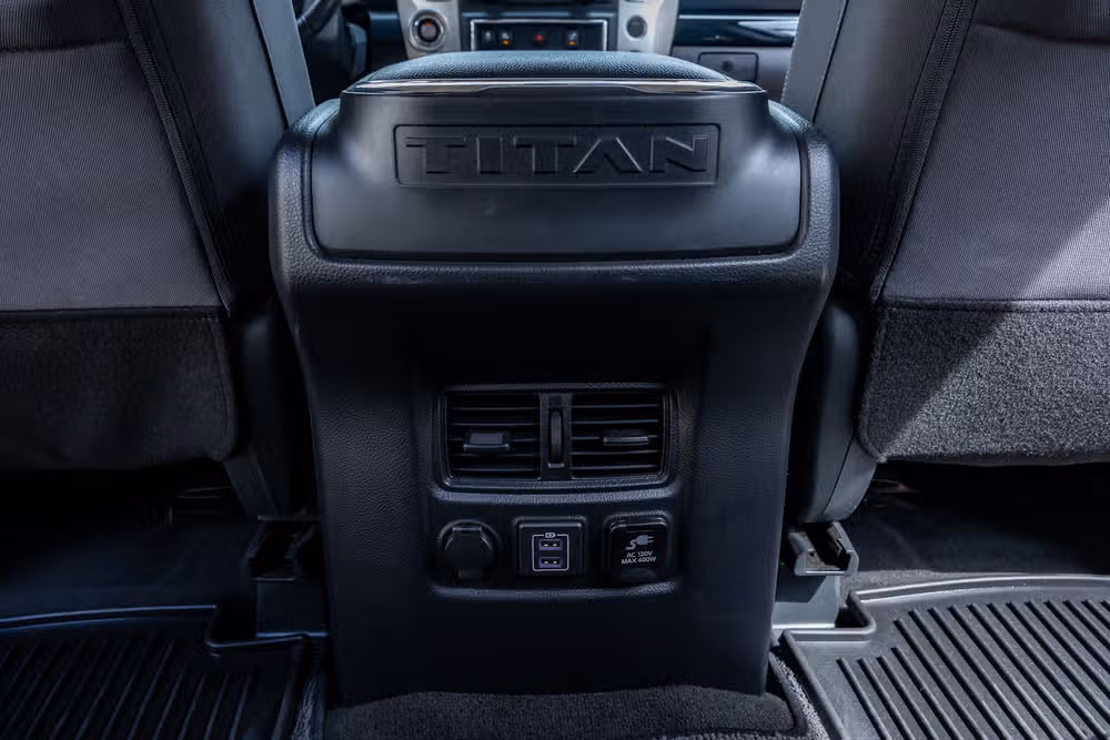 2020 Nissan Titan SV Crew Cab Image 33