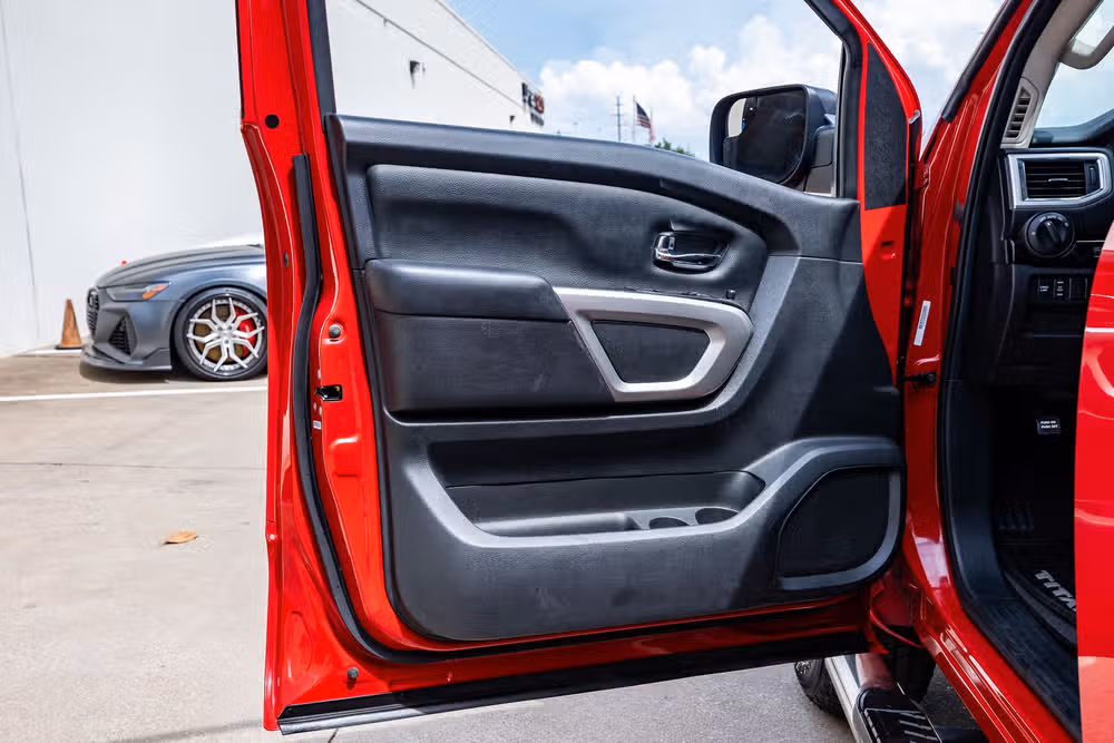 2020 Nissan Titan SV Crew Cab Image 36
