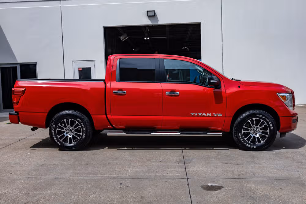 2020 Nissan Titan SV Crew Cab Image 10