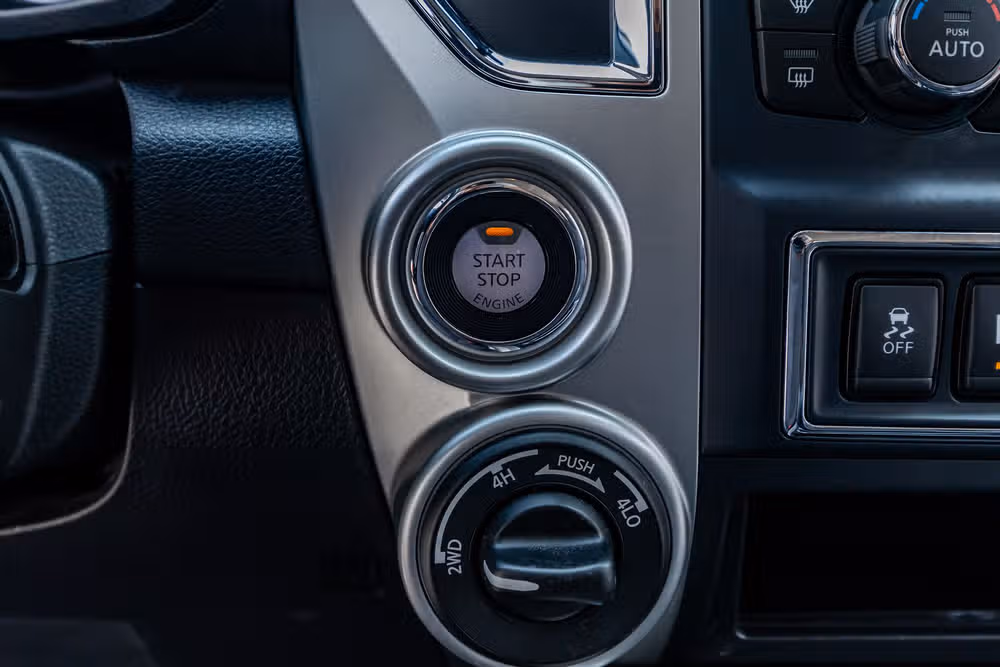 2020 Nissan Titan SV Crew Cab Image 22