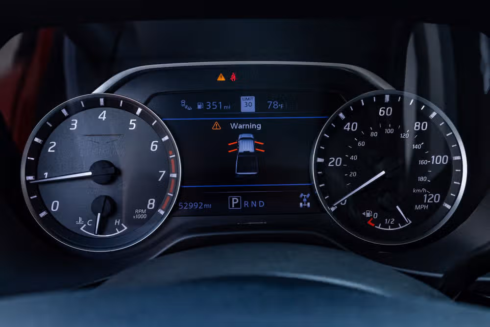 2020 Nissan Titan SV Crew Cab Image 19