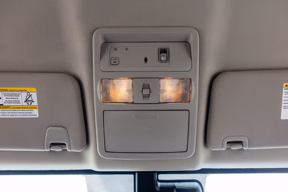 2020 Nissan Titan SV Crew Cab Image 29