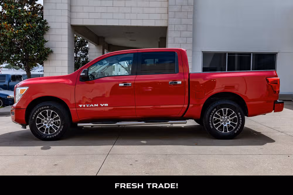 2020 Nissan Titan SV Crew Cab Image 5