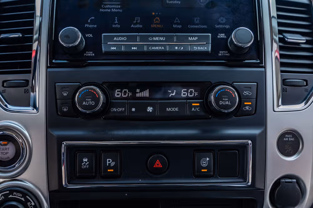 2020 Nissan Titan SV Crew Cab Image 27