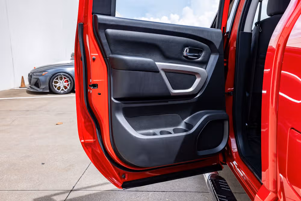2020 Nissan Titan SV Crew Cab Image 38