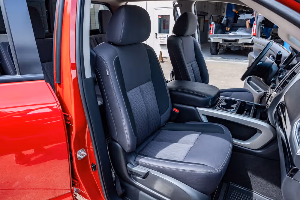 2020 Nissan Titan SV Crew Cab Image 31